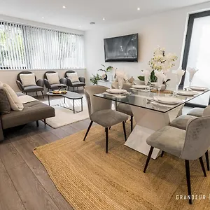  Apartment Carbery Ridge By Grandeur